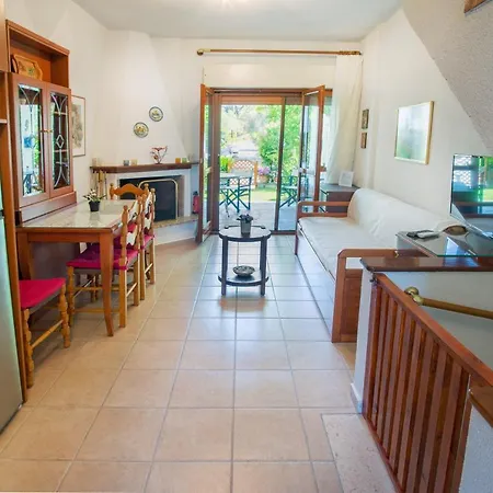 Holiday home Casa Costa For 7 Guests Near Fourka *